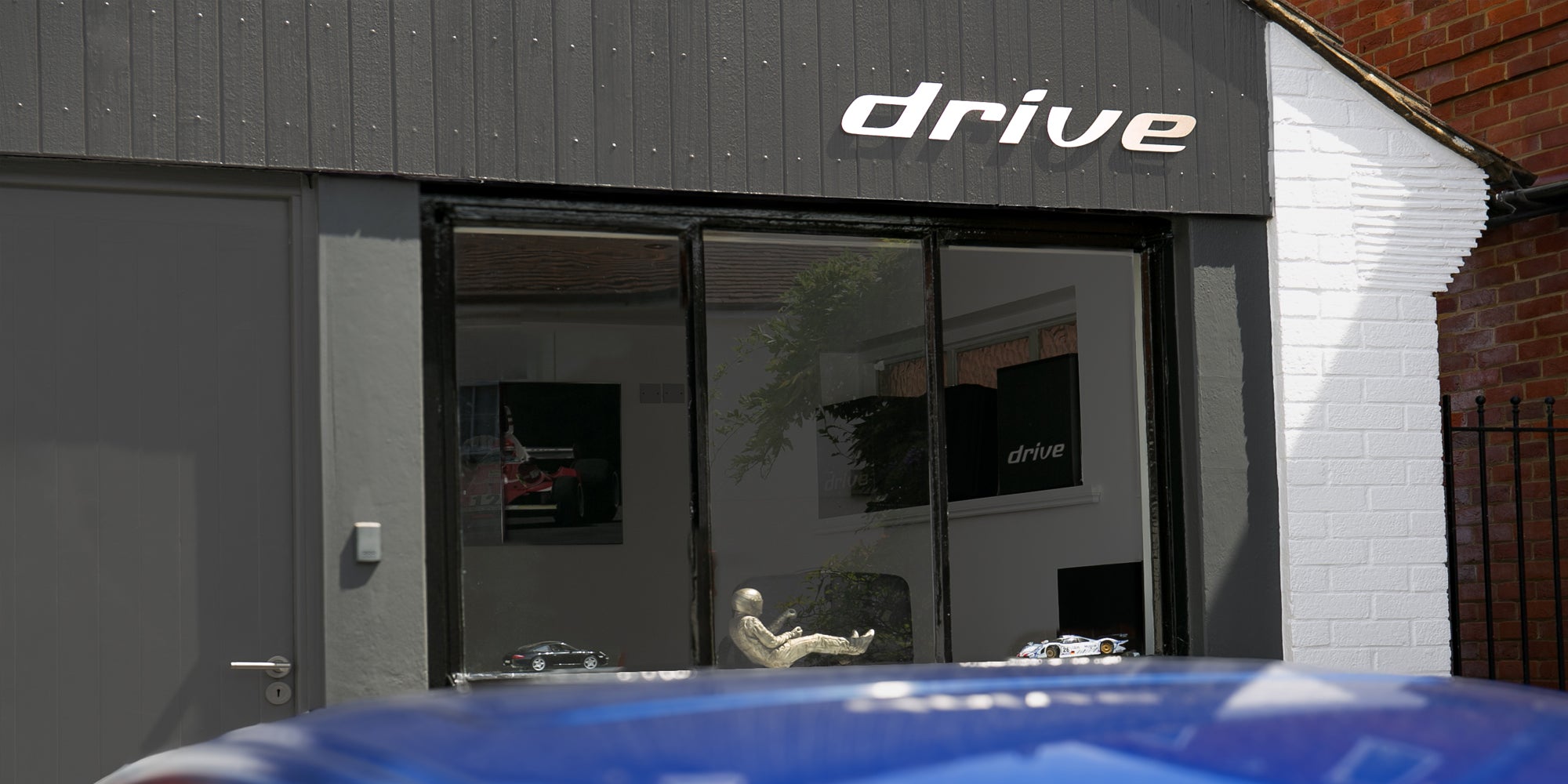 drive luggage | 1 Rose Lane Ripley Surrey GU23 6NE 